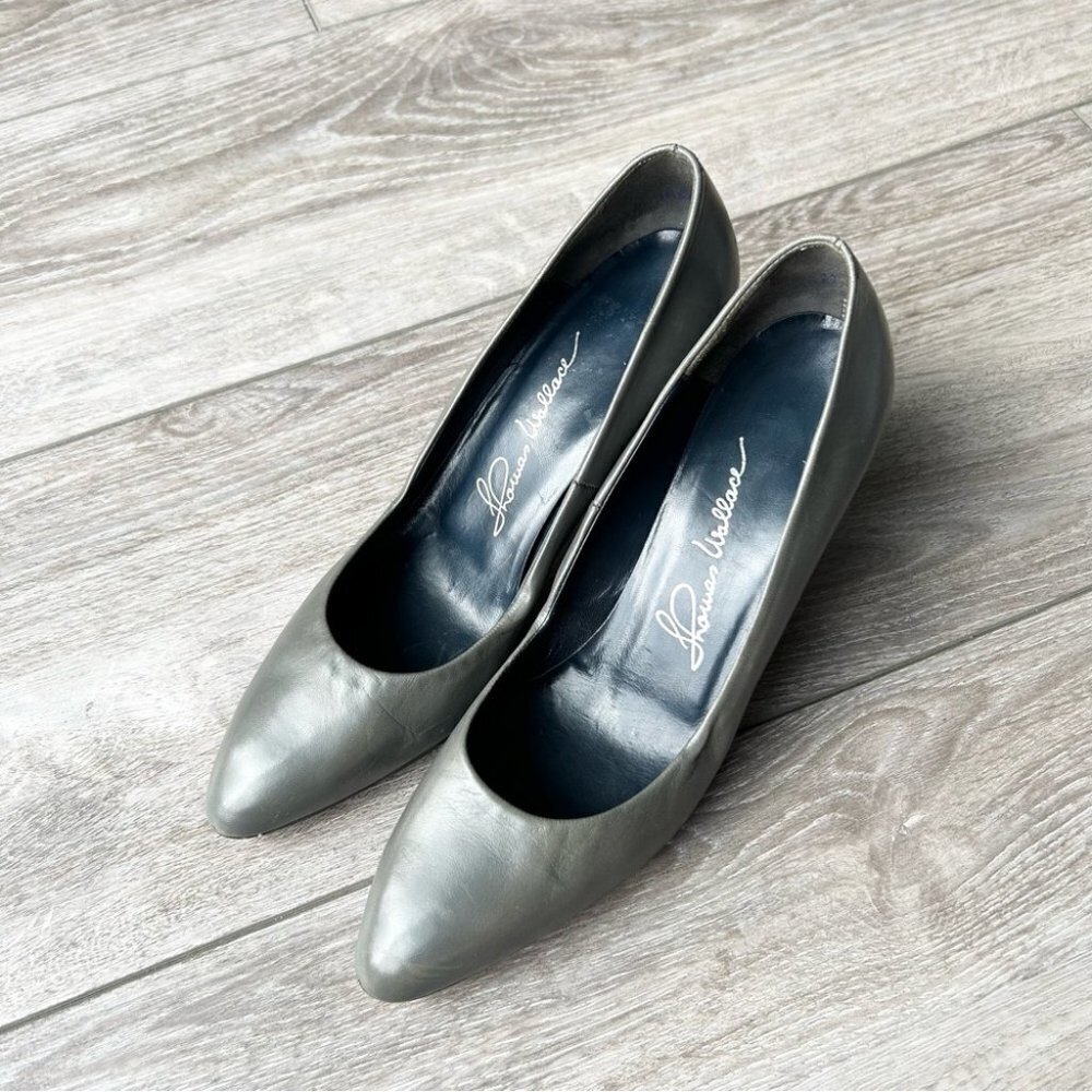 Thomas Wallace Sage Grey Smooth Leather Pumps